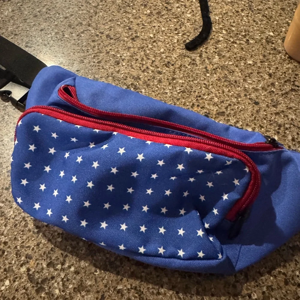 Heart-Shaped Red Sunglasses and 4th of July Fanny pack - Picture 2 of 6